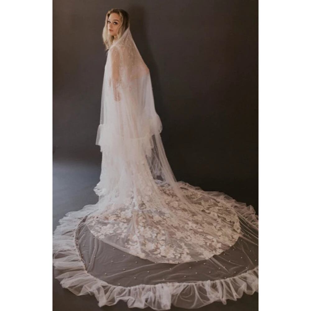 Untamed Petals Fiona Pearl Cathedral Veil White 2 Tiered Blusher Ruffle FLAW - Picture 2 of 14